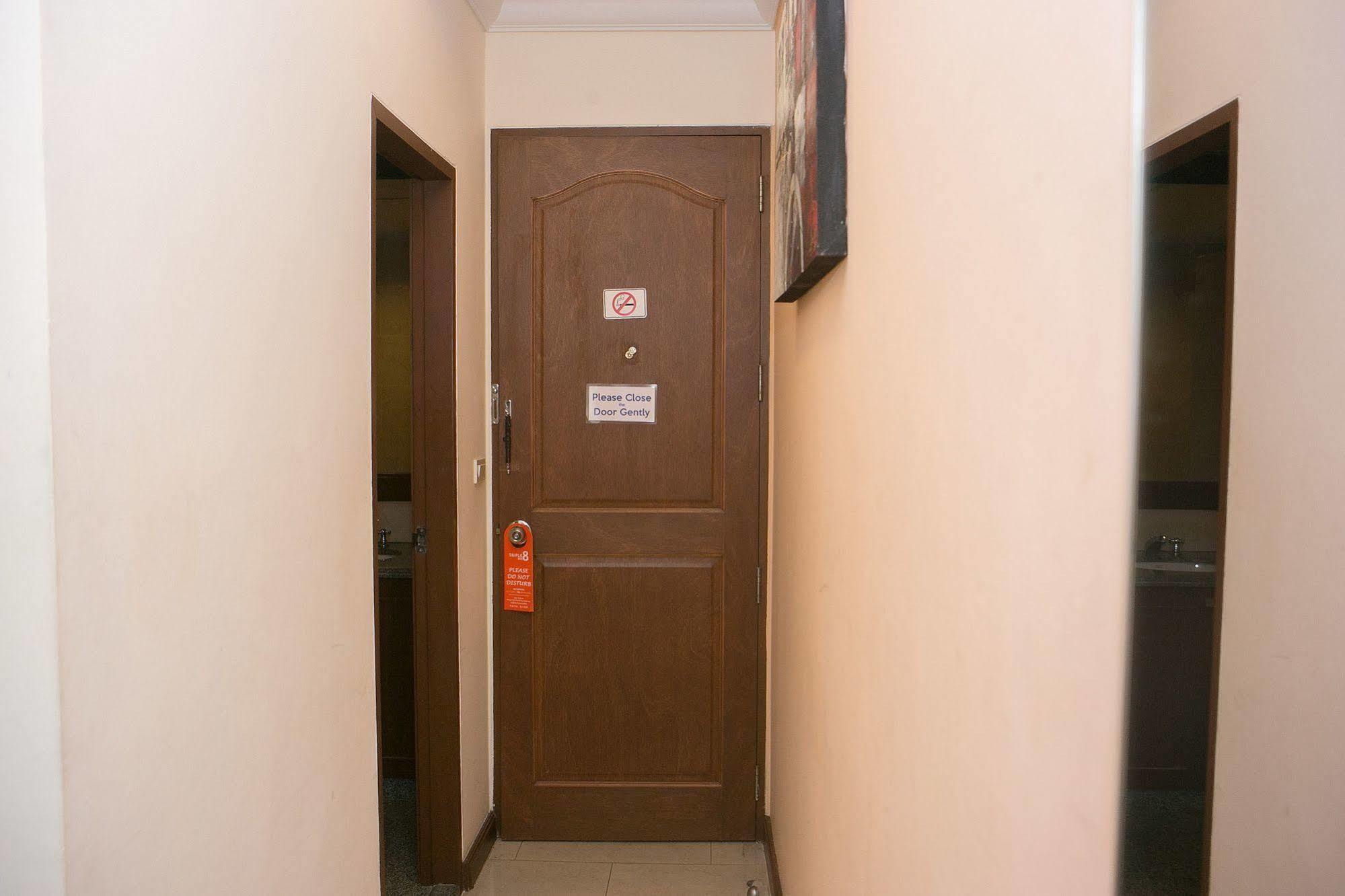 เซน รูม สีลม 12 Hotel กรุงเทพมหานคร ภายนอก รูปภาพ