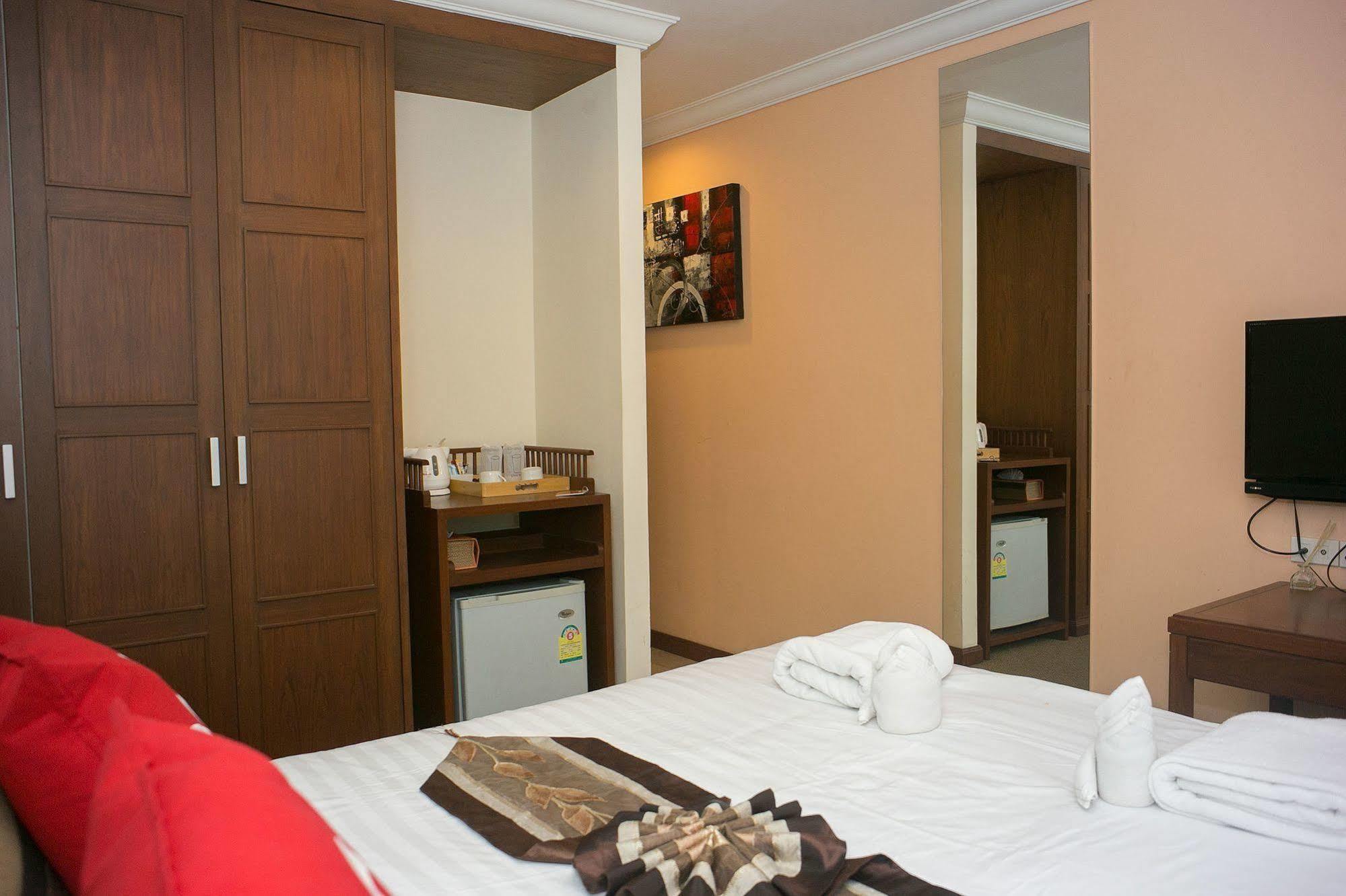 เซน รูม สีลม 12 Hotel กรุงเทพมหานคร ภายนอก รูปภาพ