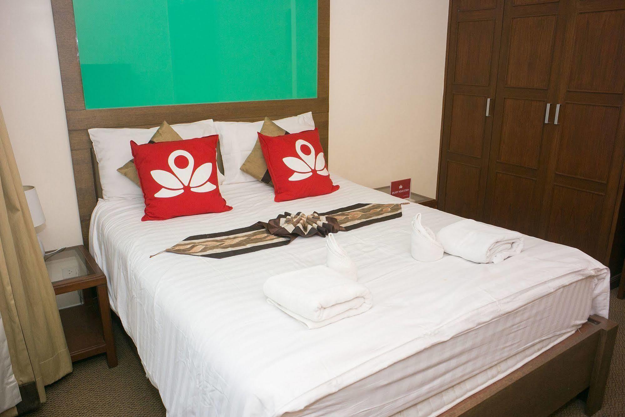 เซน รูม สีลม 12 Hotel กรุงเทพมหานคร ภายนอก รูปภาพ